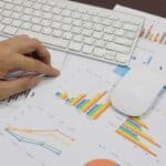 Strategien für Investitionen in Kryptowährungen: Hodling, Trading und Staking
